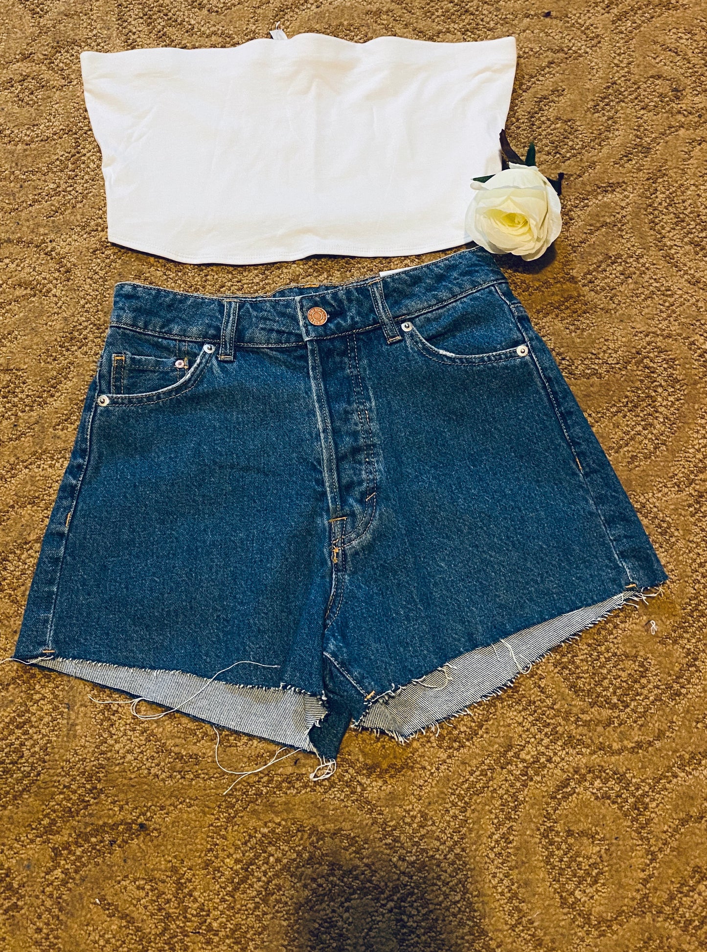 Mid-thigh Blunt Cut Shorts
