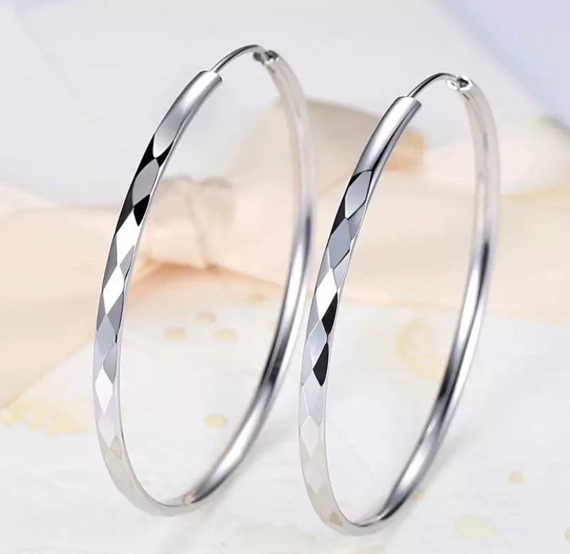 Silver Tone Circle Hoop Earring