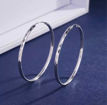 Silver Tone Circle Hoop Earring